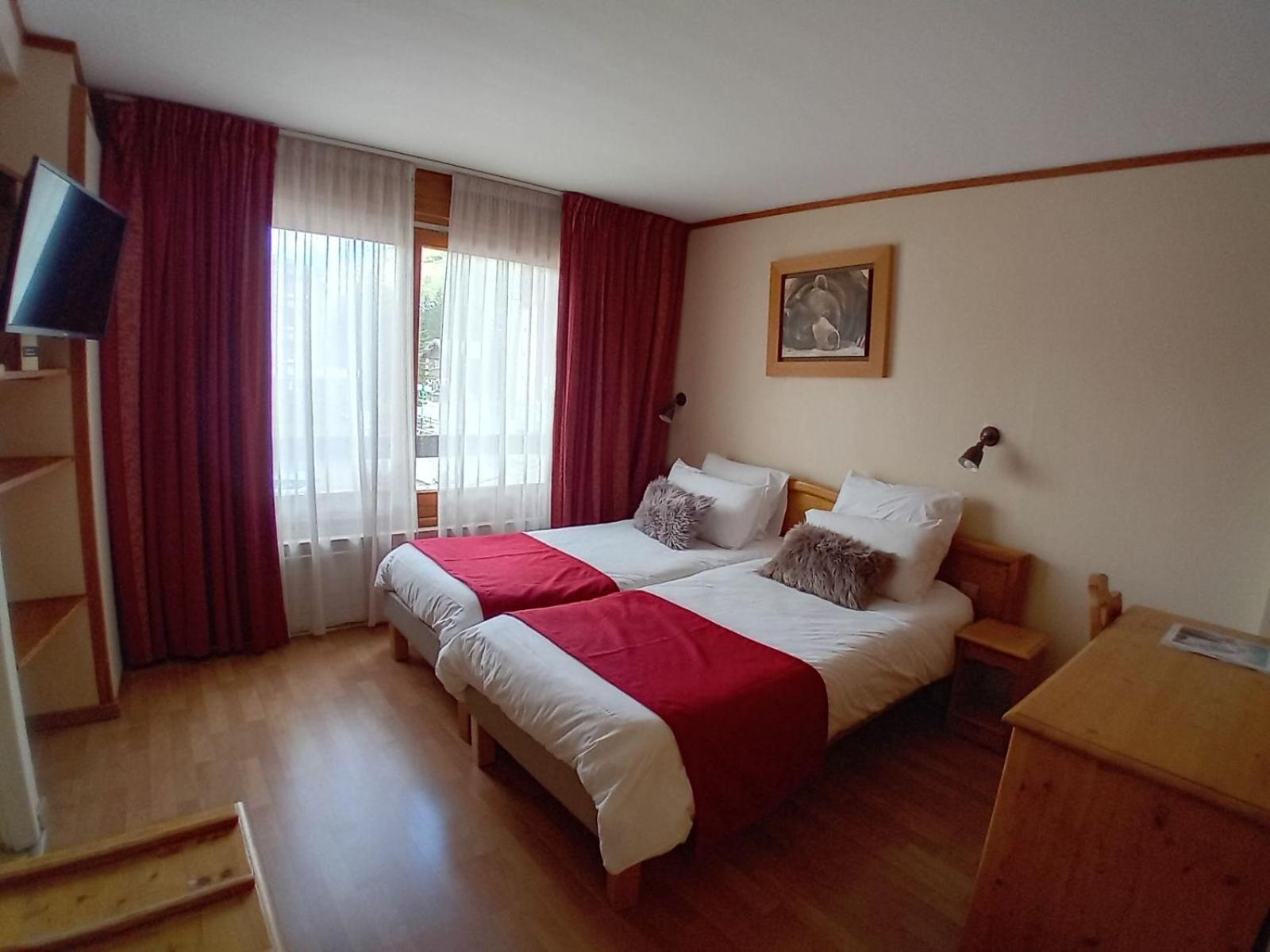 Hotel Le Sherpa Лес дьо Алпс Екстериор снимка