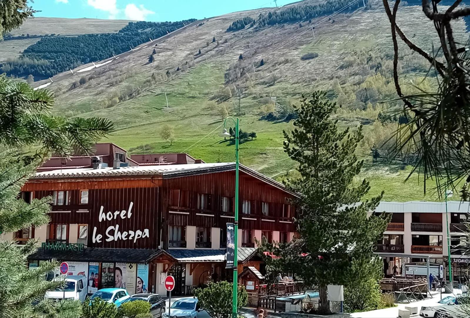 Hotel Le Sherpa Лес дьо Алпс Екстериор снимка