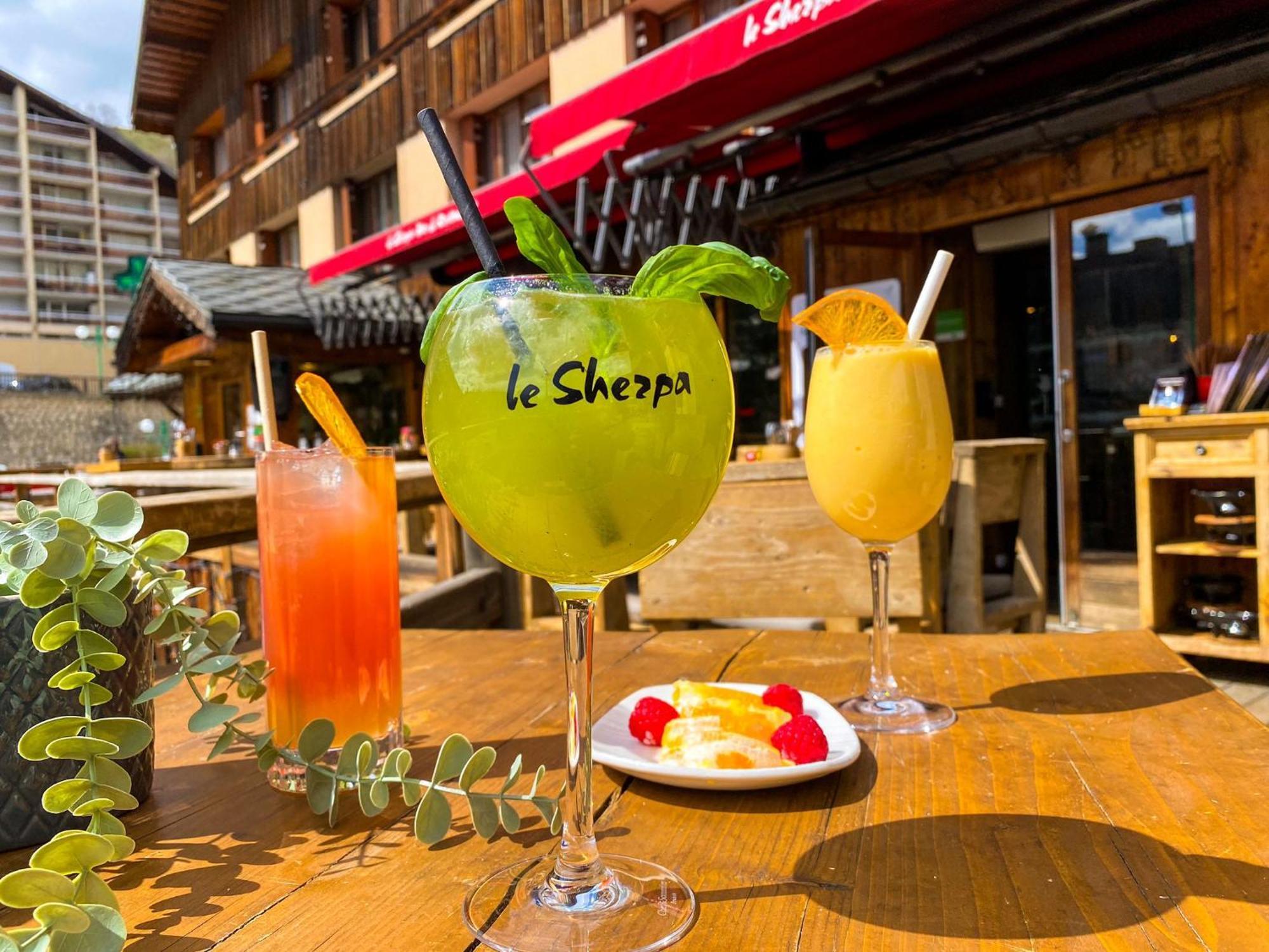 Hotel Le Sherpa Лес дьо Алпс Екстериор снимка