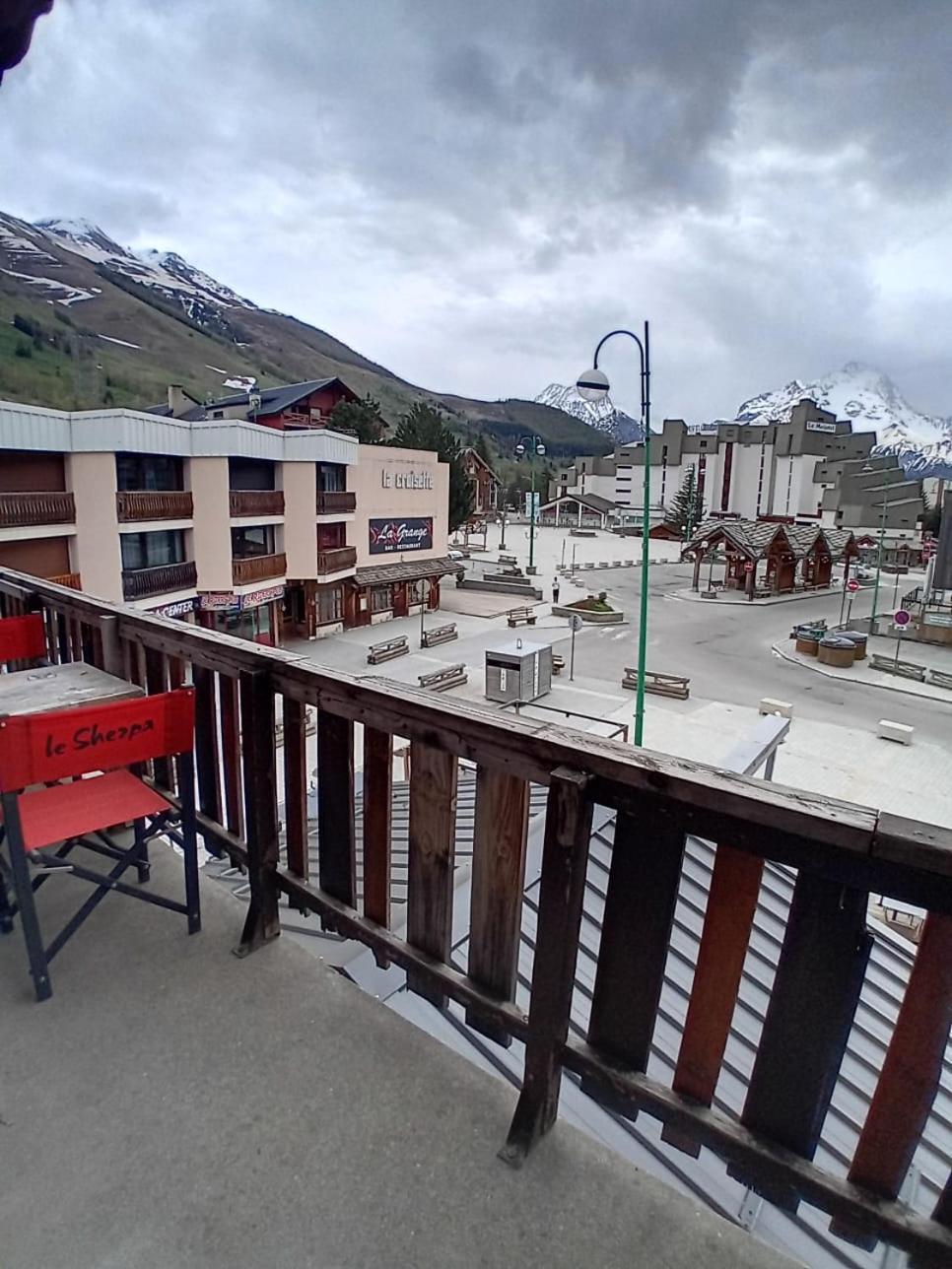 Hotel Le Sherpa Лес дьо Алпс Екстериор снимка