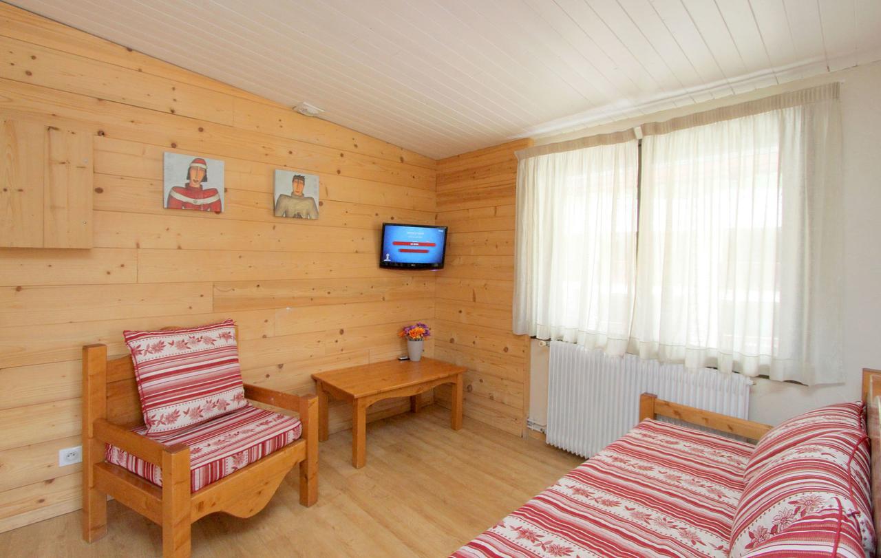 Hotel Le Sherpa Лес дьо Алпс Екстериор снимка